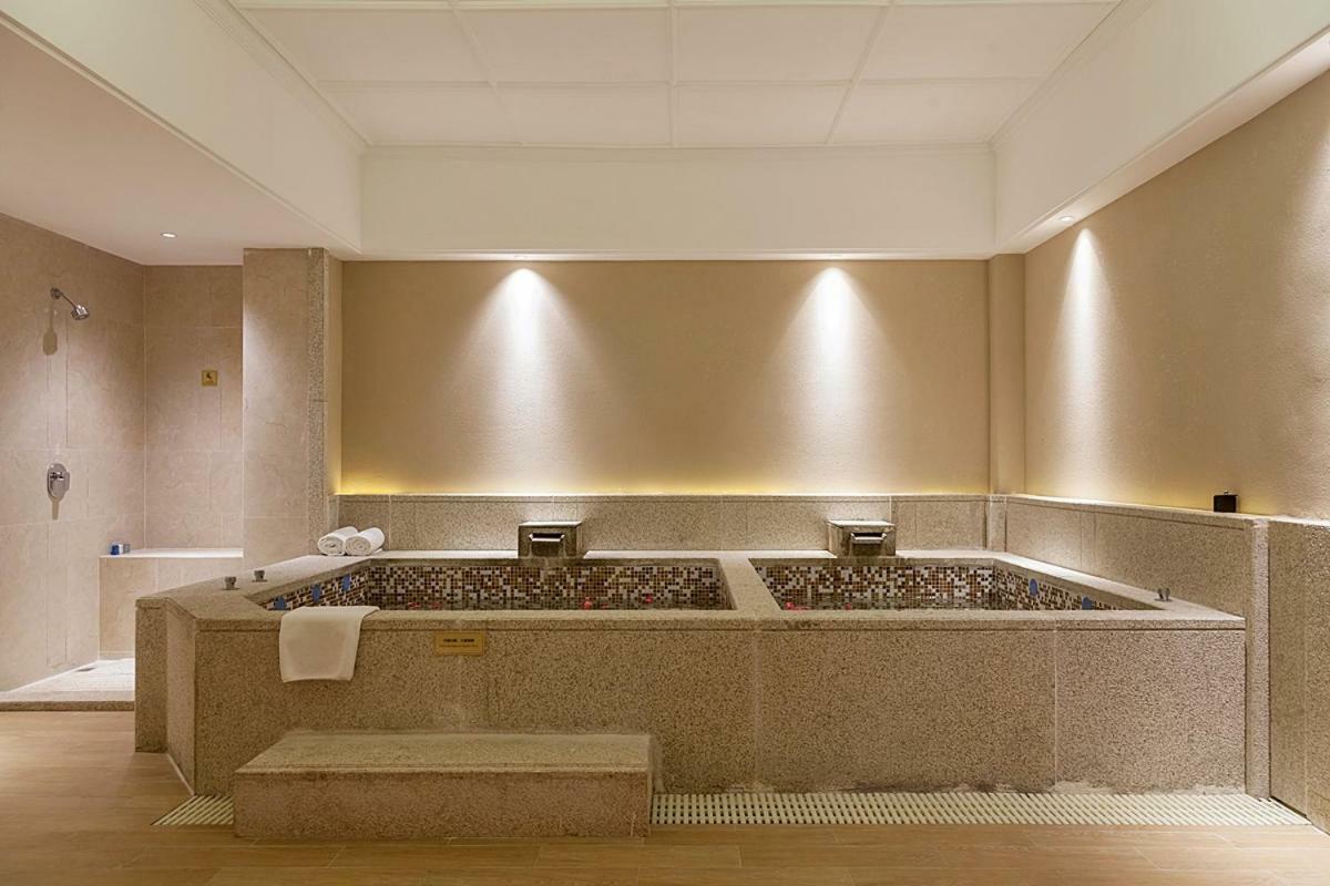 Royal Seaside Hotel And Hot Springs Xiamen Exterior photo