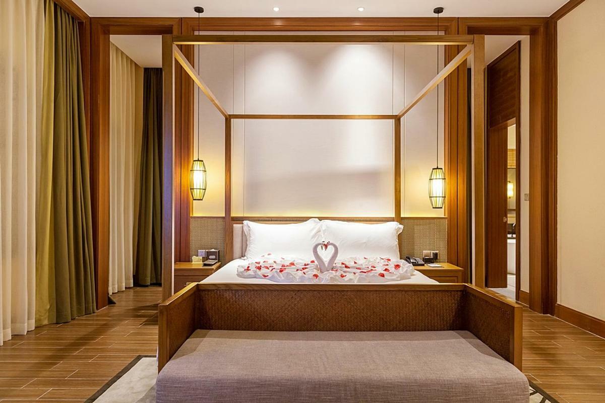 Royal Seaside Hotel And Hot Springs Xiamen Exterior photo